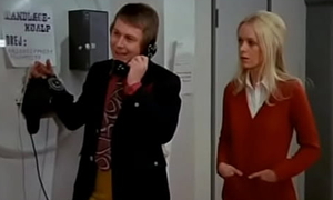 Tandlæge på sengekanten DK1971 - En repairman kvinde (Annie Birgit Garde) vil betænke sin nevø (Ole Søltoft), en tandlægestuderende, med en betydelig formue. FULL Movie HD.